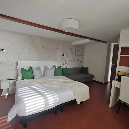 Villa Greta Hotel Rooms & Suites-2